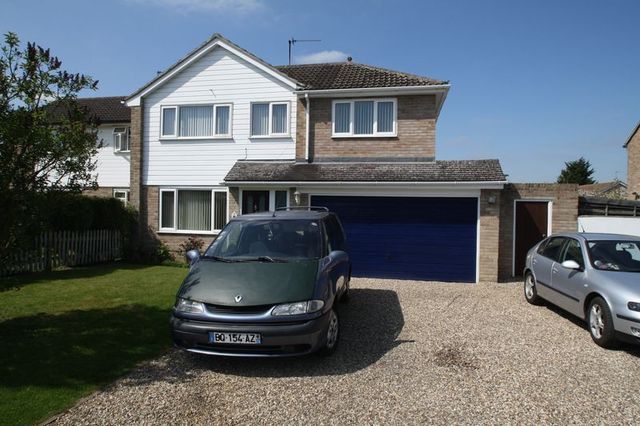  Image of 4 bedroom Semi-Detached house for sale in Queens Road Cholsey Wallingford OX10 at Queens Road Cholsey Wallingford, OX10 9QX