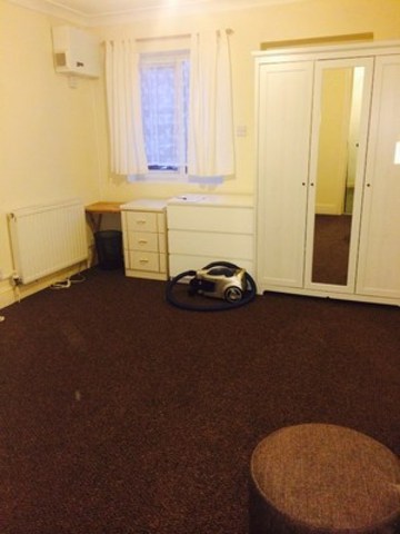  Image of Terraced house to rent in Church Hill London E17 at CHURCH HILL  WALTHAMSTOW, E17 3AB