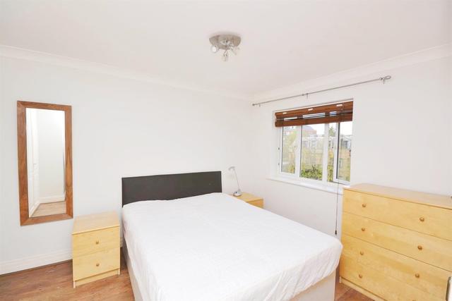  Image of 2 bedroom Property to rent in Friern Park London N12 at 24-26 Friern Park  North Finchley, N12 9DN