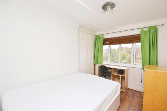  Image of 2 bedroom Property to rent in Friern Park London N12 at 24-26 Friern Park  North Finchley, N12 9DN