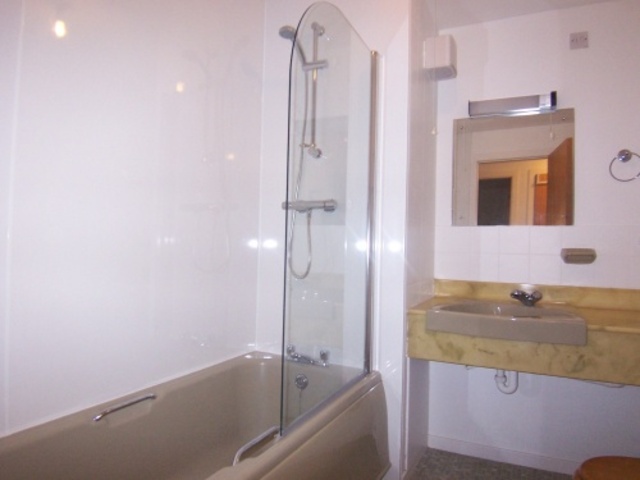  Image of 2 bedroom Flat to rent in Coltbridge Gardens Edinburgh EH12 at Murrayfield Edinburgh Edinburgh, EH12 6AQ
