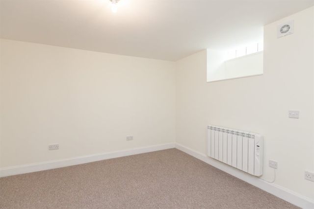  Image of 3 bedroom Flat to rent in Constitution Street Edinburgh EH6 at Leith Edinburgh Edinburgh, EH6 6RP