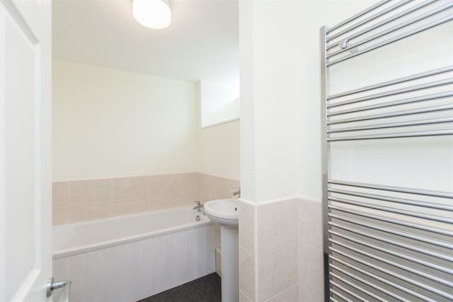  Image of 3 bedroom Flat to rent in Constitution Street Edinburgh EH6 at Leith Edinburgh Edinburgh, EH6 6RP
