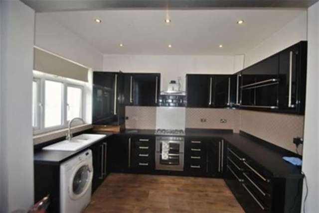  Image of 3 bedroom Terraced house to rent in Coventry Road Ilford IG1 at Coventry Road  Ilford, IG1 4RF