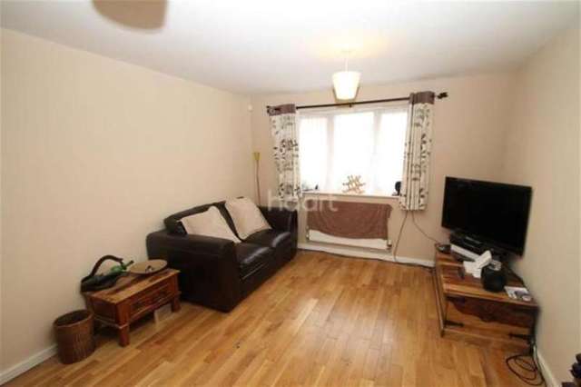  Image of 2 bedroom Flat for sale in Craigen Gardens Ilford IG3 at Craigen Gardens  Ilford, IG3 9FG