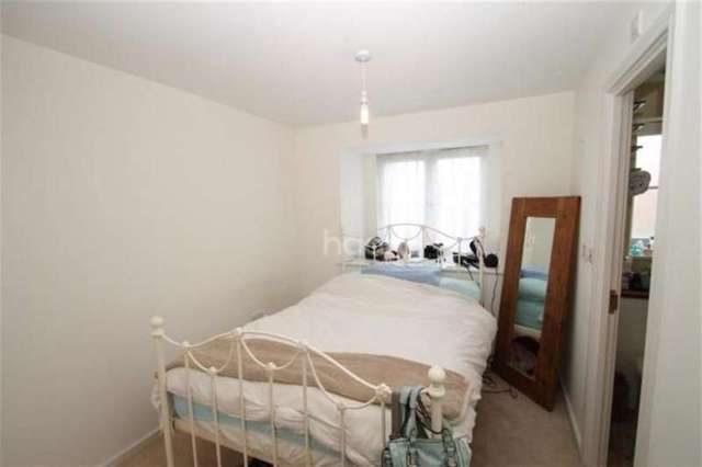  Image of 2 bedroom Flat for sale in Craigen Gardens Ilford IG3 at Craigen Gardens  Ilford, IG3 9FG