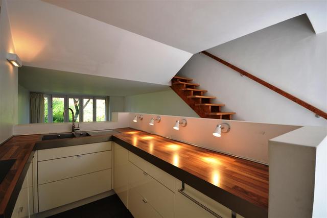  Image of 2 bedroom Property to rent in Highgate Spinney Crescent Road London N8 at Crouch End, N8 8AR