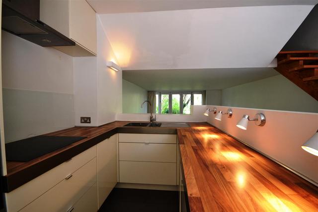  Image of 2 bedroom Property to rent in Highgate Spinney Crescent Road London N8 at Crouch End, N8 8AR
