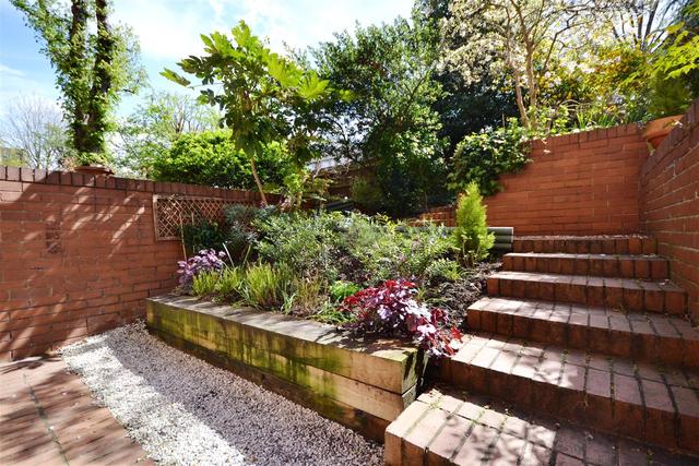 Image of 2 bedroom Property to rent in Highgate Spinney Crescent Road London N8 at Crouch End, N8 8AR