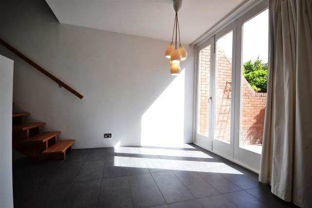  Image of 2 bedroom Property to rent in Highgate Spinney Crescent Road London N8 at Crouch End, N8 8AR