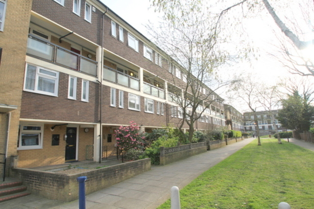 Image of 3 bedroom Maisonette to rent in Creswick Walk London E3 at Creswick Walk  London, E3 2AQ