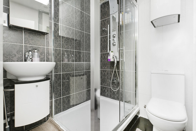  Image of 4 bedroom Terraced house for sale in Croft Road London SW16 at Croft Road Norbury London, SW16 3NG
