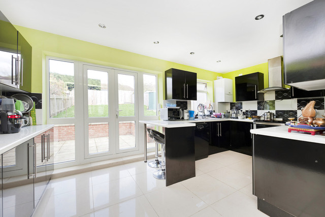  Image of 4 bedroom Terraced house for sale in Croft Road London SW16 at Croft Road Norbury London, SW16 3NG