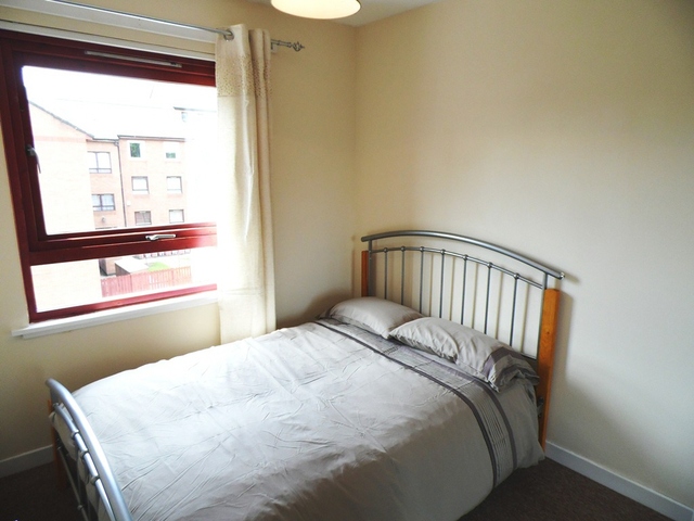  Image of 2 bedroom Flat to rent in Cross Street Paisley PA1 at Paisley Renfrewshire Renfrewshire, PA1 2TS
