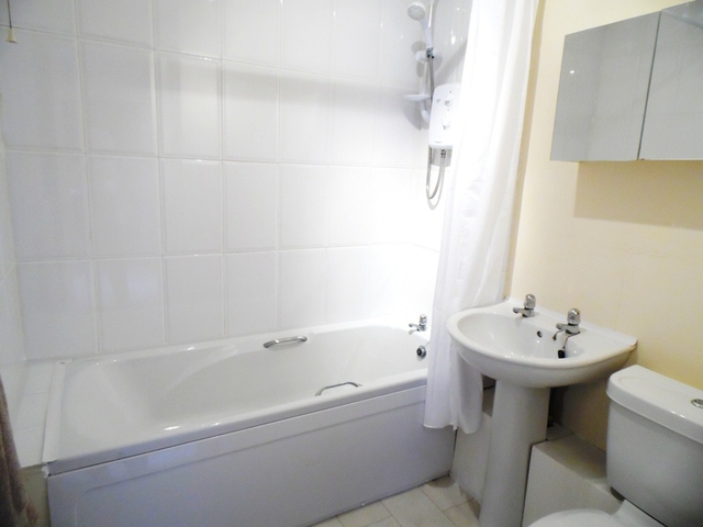  Image of 2 bedroom Flat to rent in Cross Street Paisley PA1 at Paisley Renfrewshire Renfrewshire, PA1 2TS
