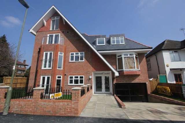  Image of 3 bedroom Flat for sale in Stonegrove Gardens Edgware HA8 at Crossan Court  Edgware, HA8 7TF