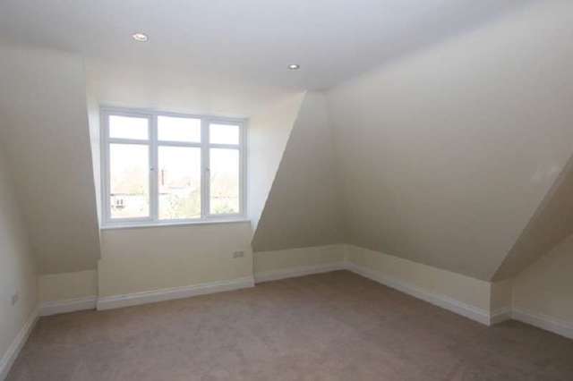  Image of 3 bedroom Flat for sale in Stonegrove Gardens Edgware HA8 at Crossan Court  Edgware, HA8 7TF