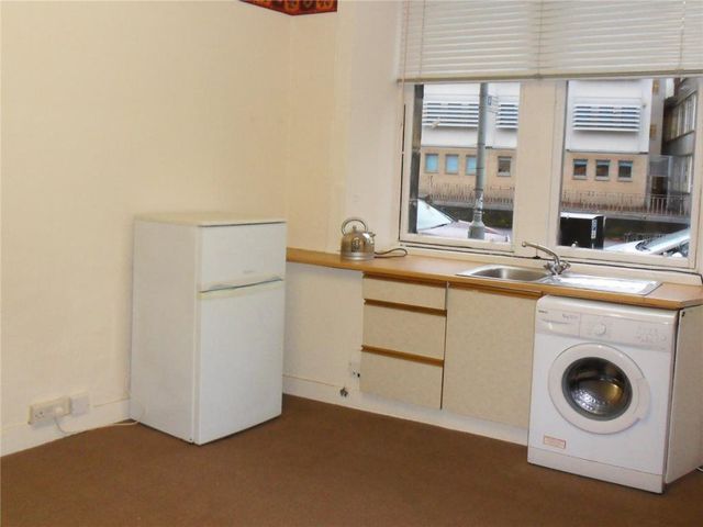  Image of 1 bedroom Studio flat to rent in Crossflat Crescent Paisley PA1 at Paisley Renfrewshire Renfrewshire, PA1 1NS