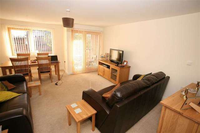 Image of 3 bedroom Apartment to rent in Snuff Street Devizes SN10 at Crossmolina Buildings Snuff Street DEVIZES, SN10 1FG