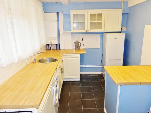  Image of 3 bedroom Maisonette to rent in Culvers Retreat Carshalton SM5 at Carshalton Surrey The Wrythe, SM5 2BE