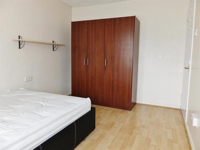  Image of 3 bedroom Maisonette to rent in Culvers Retreat Carshalton SM5 at Carshalton Surrey The Wrythe, SM5 2BE