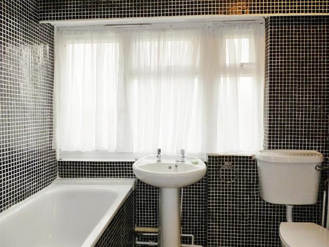  Image of 3 bedroom Maisonette to rent in Culvers Retreat Carshalton SM5 at Carshalton Surrey The Wrythe, SM5 2BE