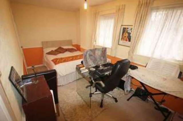  Image of 2 bedroom Flat for sale in Deans Gate Close London SE23 at Deans Gate Close Forest HIll London, SE23 2XX