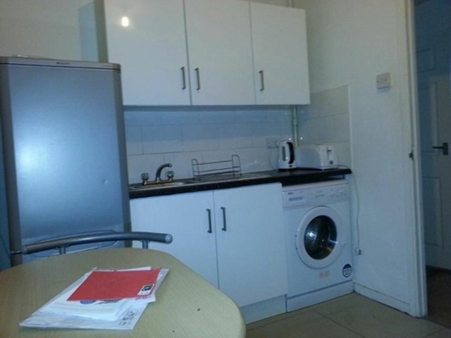  Image of 3 bedroom Flat to rent in Devas Street London E3 at DEVAS STREET  BOW, E3 3LS