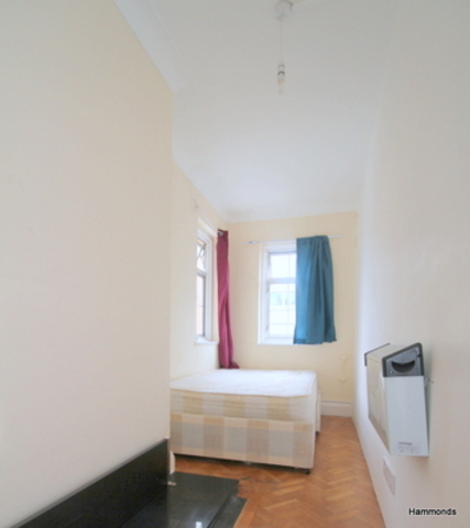  Image of 5 bedroom Apartment to rent in Goodmayes Road Goodmayes Ilford IG3 at Devons Road  London, IG3 9UN