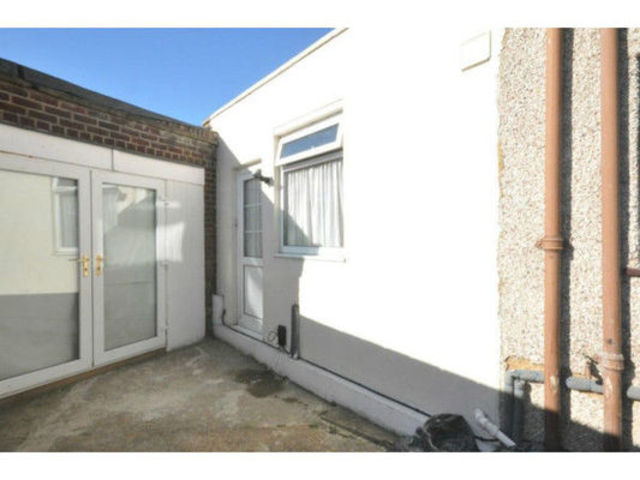  Image of 1 bedroom Studio flat to rent in Donald Drive Chadwell Heath Romford RM6 at Donald drive  Romford, RM6 5EB