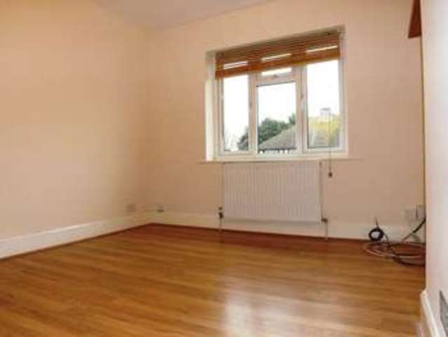  Image of 1 bedroom Flat for sale in Downlands Avenue Broadwater Worthing BN14 at Downlands Avenue  Worthing, BN14 9HE
