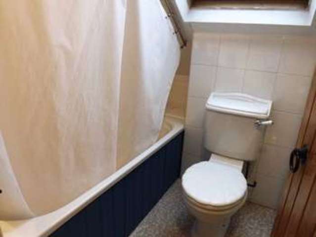  Image of 1 bedroom Flat for sale in Downlands Avenue Broadwater Worthing BN14 at Downlands Avenue  Worthing, BN14 9HE