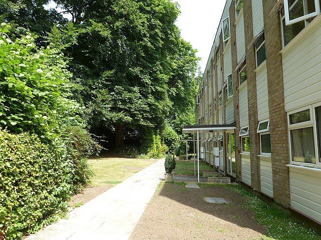  Image of 2 bedroom Flat to rent in Downswood Reigate RH2 at Downswood Road  Reigate, RH2 0JH