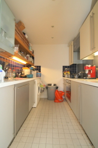  Image of 2 bedroom Apartment to rent in Commercial Road London E1 at Dryden Buildings  London, E1 1LF