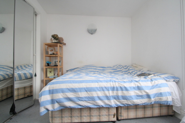  Image of 2 bedroom Apartment to rent in Commercial Road London E1 at Dryden Buildings  London, E1 1LF