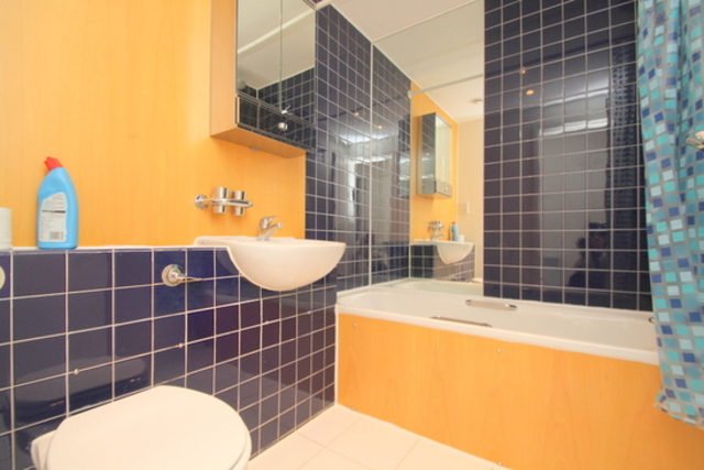  Image of 2 bedroom Apartment to rent in Commercial Road London E1 at Dryden Buildings  London, E1 1LF