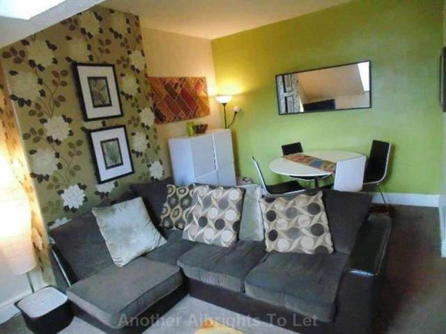  Image of 2 bedroom Flat to rent in Dudley Park Road Acocks Green Birmingham B27 at Dudley Park Road Acock`s Green Birmingham, B27 6QP