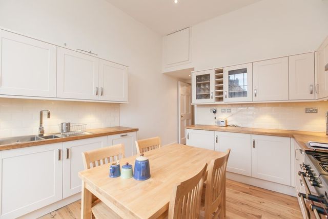  Image of 2 bedroom Flat to rent in Dundas Street Edinburgh EH3 at New Town Edinburgh Edinburgh, EH3 6RS