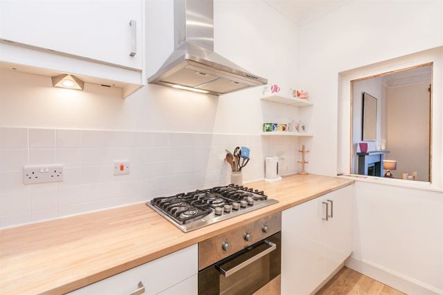  Image of 2 bedroom Flat to rent in Dundee Terrace Edinburgh EH11 at Dalry Edinburgh Edinburgh, EH11 1DW