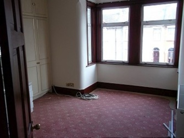  Image of 5 bedroom Terraced house to rent in Dunkeld Road Becontree Dagenham RM8 at DUNKELD ROAD ILFORD GOODMAYES, RM8 2PR