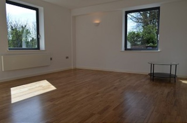  Image of 2 bedroom Flat to rent in Fox Lane London N13 at Duymayne House Fox Lane Palmers Green, N13 4AB