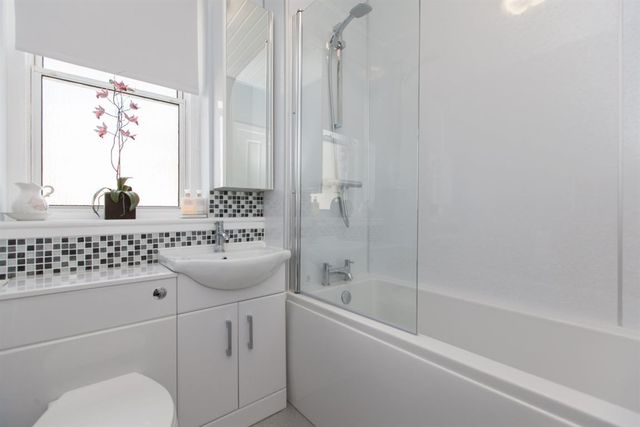  Image of 1 bedroom Flat to rent in East Crosscauseway Edinburgh EH8 at Newington Edinburgh Edinburgh, EH8 9HD