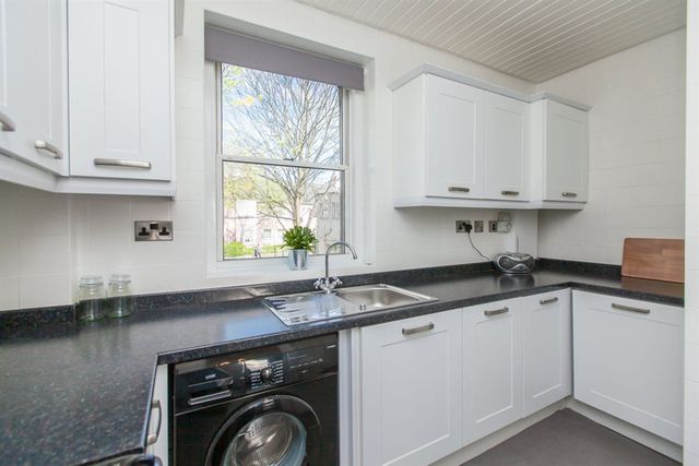  Image of 1 bedroom Flat to rent in East Crosscauseway Edinburgh EH8 at Newington Edinburgh Edinburgh, EH8 9HD