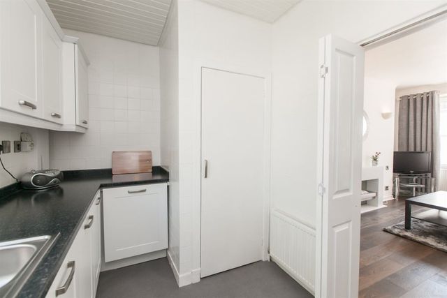  Image of 1 bedroom Flat to rent in East Crosscauseway Edinburgh EH8 at Newington Edinburgh Edinburgh, EH8 9HD
