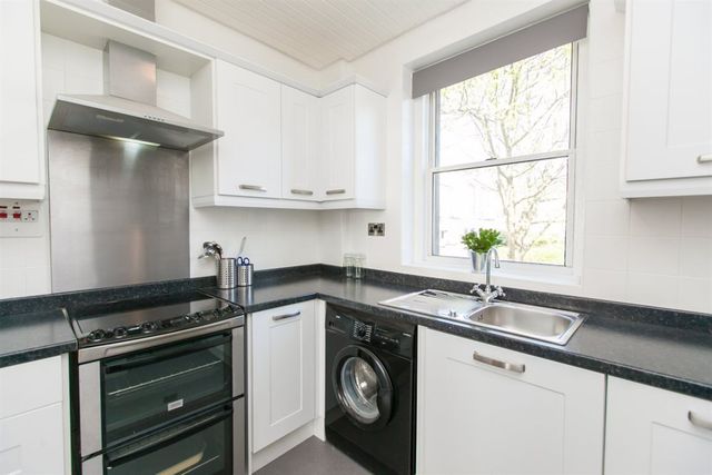  Image of 1 bedroom Flat to rent in East Crosscauseway Edinburgh EH8 at Newington Edinburgh Edinburgh, EH8 9HD