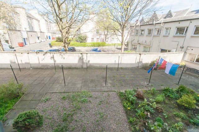  Image of 1 bedroom Flat to rent in East Crosscauseway Edinburgh EH8 at Newington Edinburgh Edinburgh, EH8 9HD