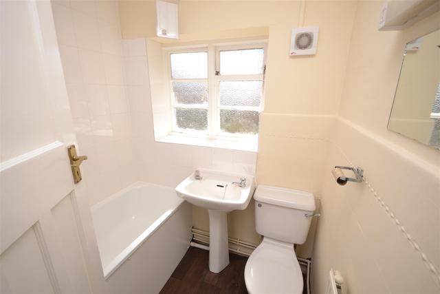  Image of 2 bedroom Property to rent in East End Road London N2 at East Finchley, N2 0RZ