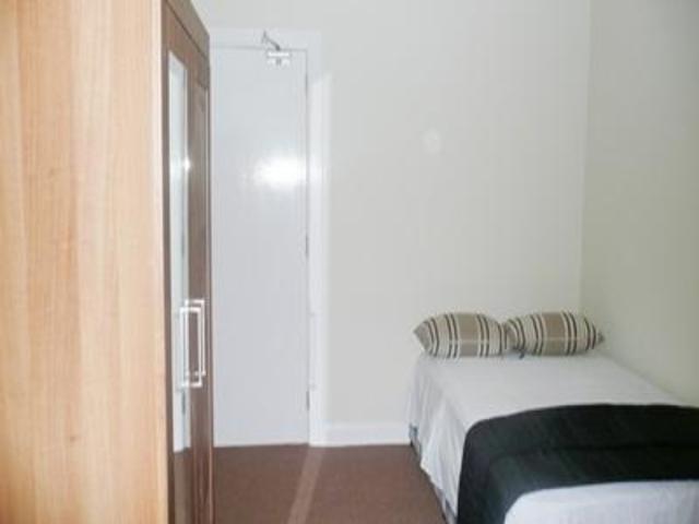  Image of 3 bedroom Flat to rent in Easter Road Edinburgh EH6 at Leith Edinburgh Edinburgh, EH6 8HU