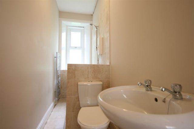  Image of 2 bedroom Flat to rent in Eastwood Crescent Thornliebank Glasgow G46 at Thornliebank East Renfrewshire East Renfrewshire, G46 8NS