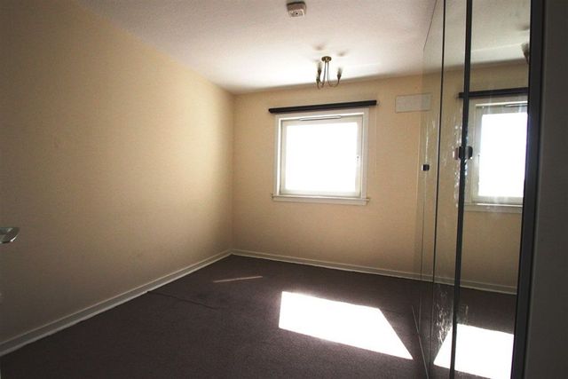  Image of 3 bedroom Flat to rent in Eglinton Court Glasgow G5 at Eglinton Toll Glasgow Glasgow, G5 9NE